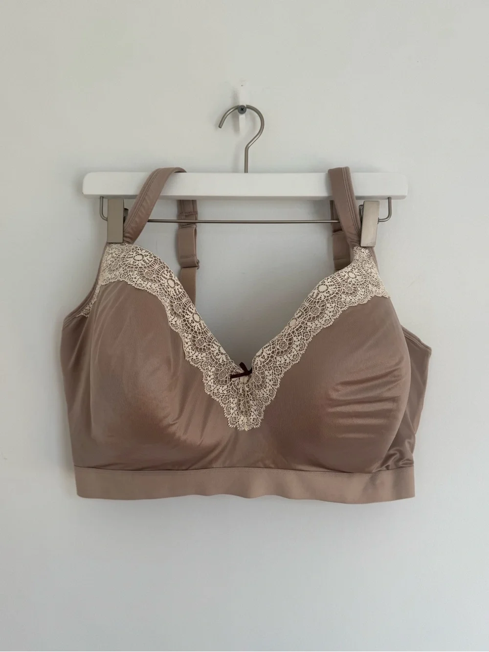 Cacique Taupe Bra with Cream Lace Trim 42G